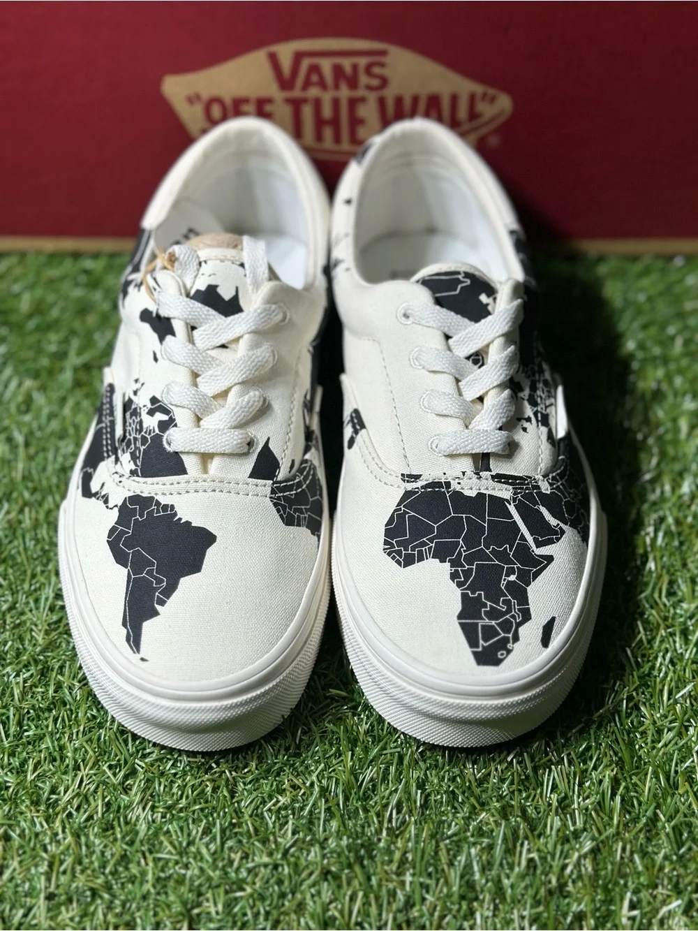 VANS SAVE OUR PLANET X ERA, CLASSIC WHITE/ BLACK, MENS 5/WOMEN 8.5, VN0A4BV4TGP